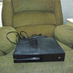 Xbox one with 5 games NO REMOTE
